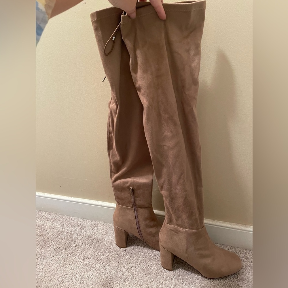Brand New Chinese Laundry King Suedette Taupe Boots Size 9